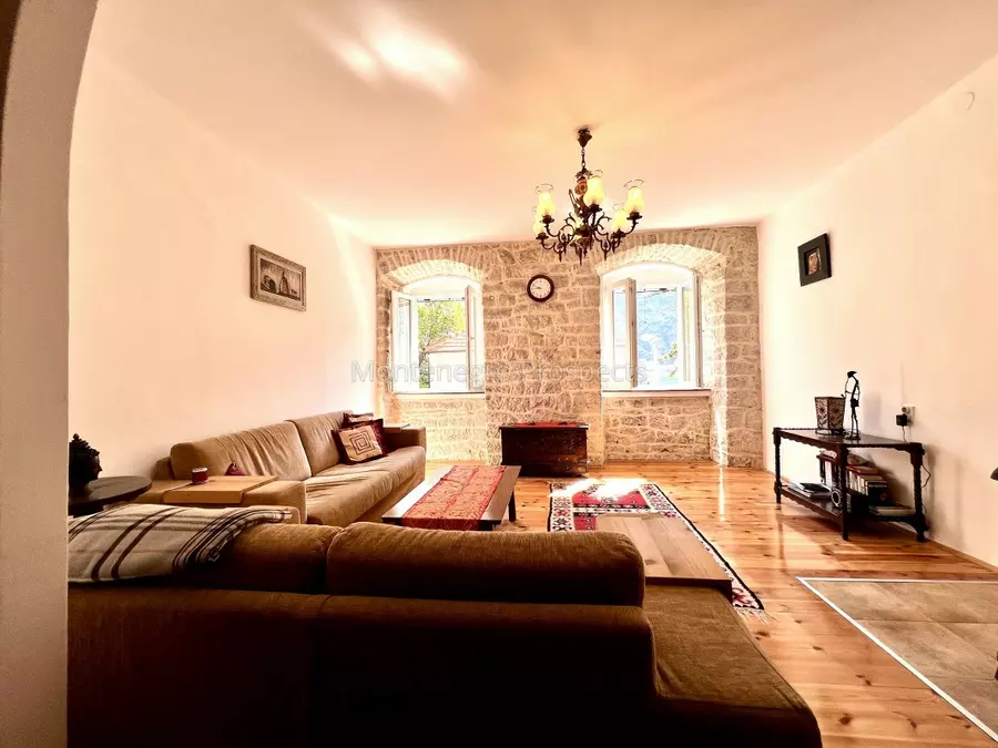 Three bedroom apartment on the first line to the sea kotor 13708 11