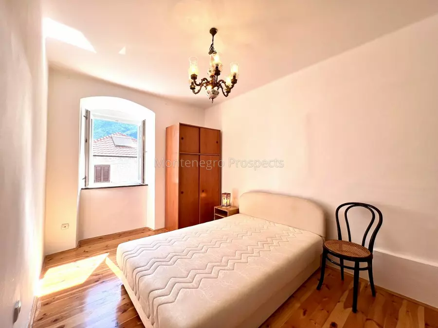 Three bedroom apartment on the first line to the sea kotor 13708 6